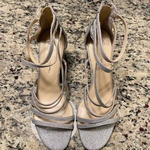 Women’s dress shoes. Size 10 Medium.